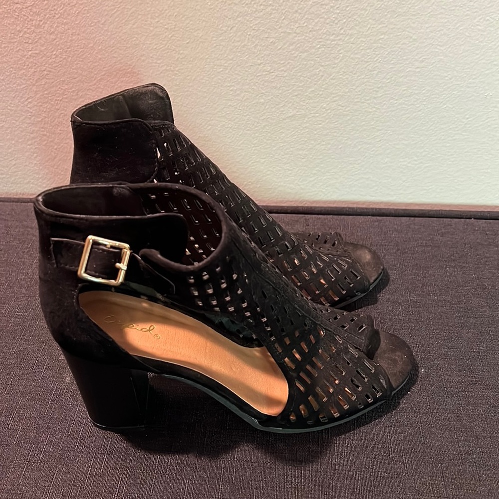 Heels - Picture 2 of 3